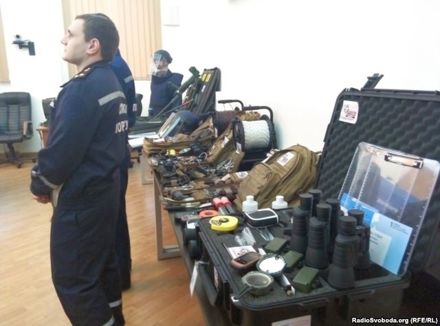 Украинские спасатели получили от США 20 современных комплектов для разминирования