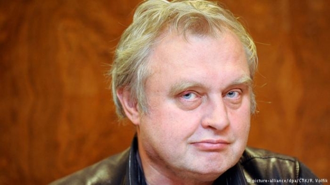 В Чехии депутата-коммуниста задержали при попытке снять 350 млн евро