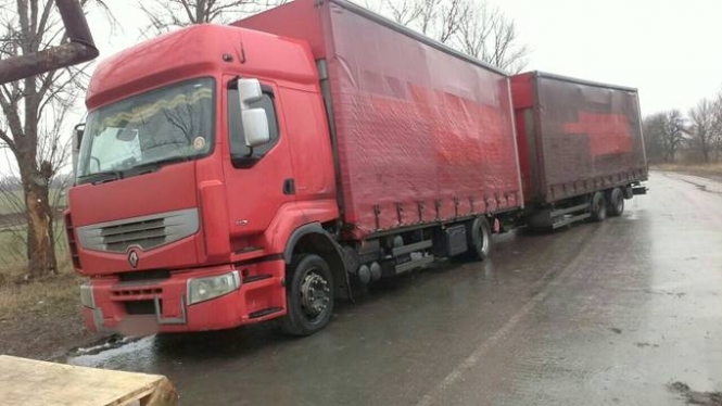 На Луганщине задержали фуру с 19 тоннами контрабандных орехов