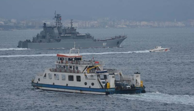 Два російські військові кораблі прямують у Чорне море