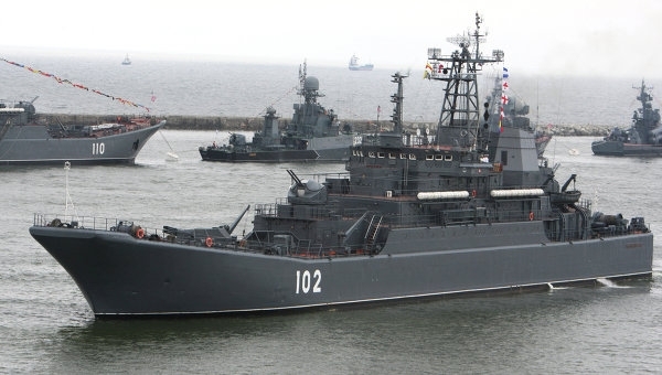 В Севастополе разгрузили большой десантный корабль 