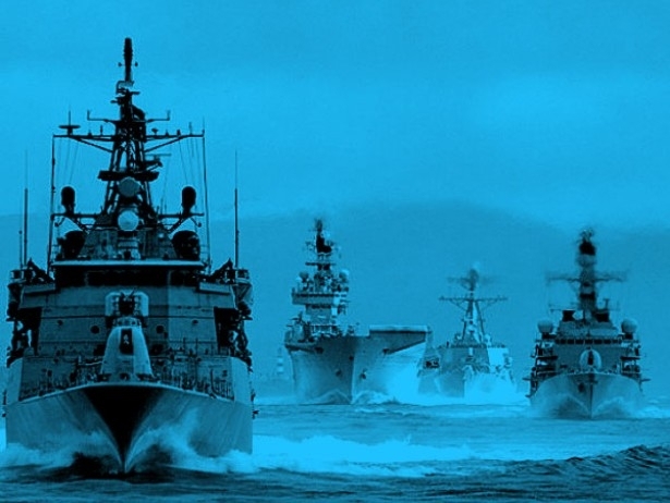 Российские корабли отогнали от украинской границы