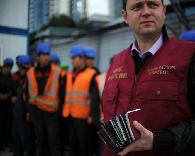 Госмиграционную служба в Херсоне выдавать крымчанам загранпаспорта