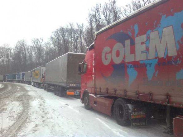 Один із пунктів пропуску на кордоні із Польщею відкриють для проїзду вантажівок