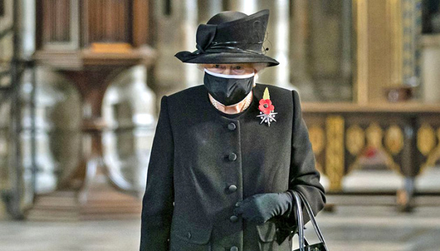 Королева Елизавета II запретила одевать военную форму на похороны мужа