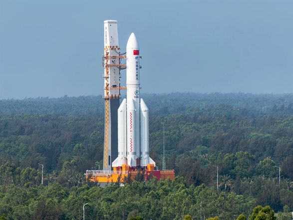 Корпус космічної ракети, який важить 23 тони, може впасти на Землю