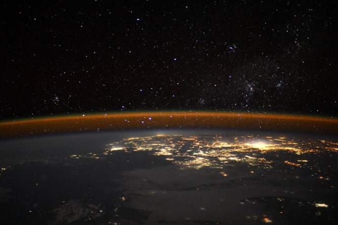 Астронавт ESA сделал новую яркую ночную фотографию Земли