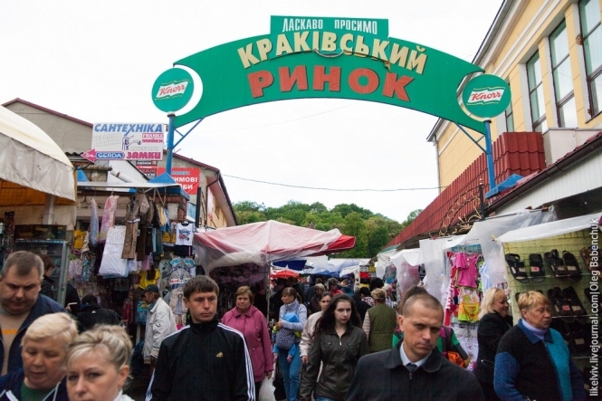 Місто в місті: життя Краківського ринку у Львові (фото)