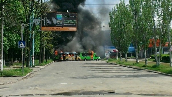 В Луганске снаряд попал в маршрутку: двое человек погибли