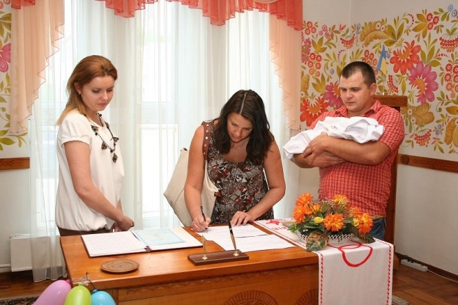 Депутати спростили процедуру отримання допомоги на новонароджених