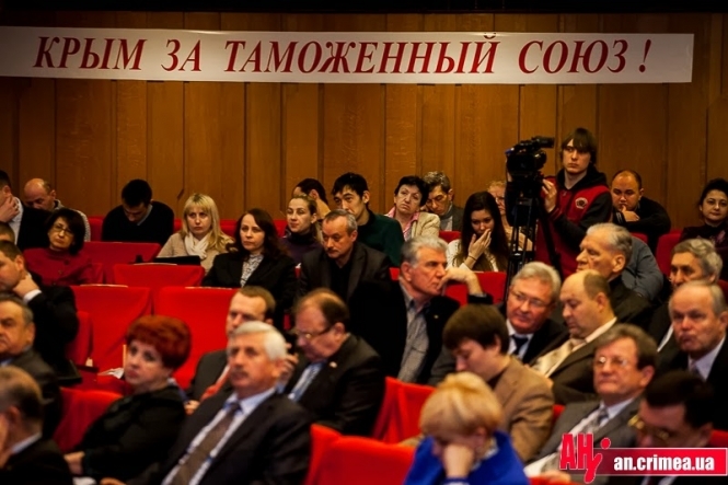 Крымские депутаты официально просят Россию принять республику в состав РФ