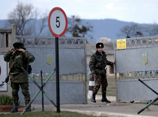 Украинские военные в Перевальном прекращают сопротивление оккупантам