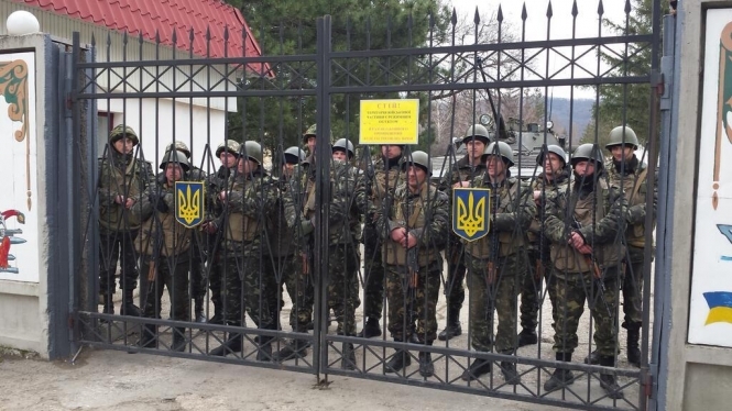 Предшественники Януковича попросили Турчинова забрать военных из Крыма