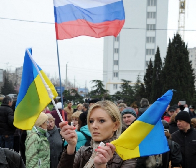 Над Алчевским горсоветом снова поднят украинский флаг, - видео