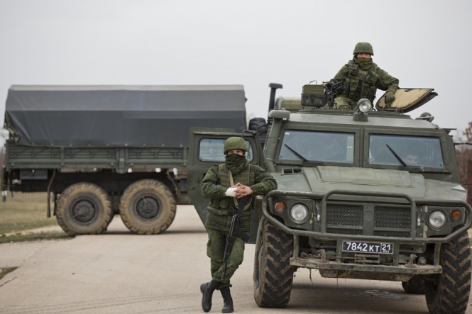 По всьому Криму росіяни знімають блокаду з українських військових частин
