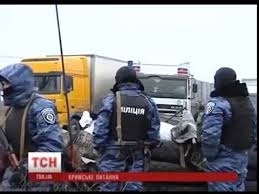 Вооруженные боевики перекрыли дороги в Крым, - видео