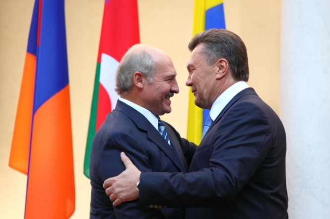 Янукович хоче порадитись про Митний союз із Лукашенком та Назарбаєвим