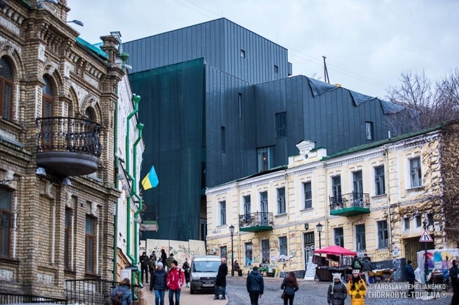 Кияни обурені новою будівлею в історичному центрі Києва, - ФОТО