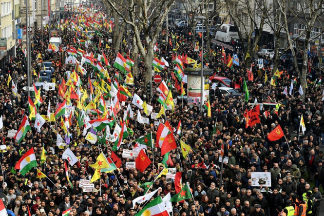 В Германии тысячи курдов митингуют против турецкой агрессии в Сирии, - ФОТО