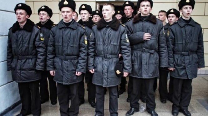 Курсанти з Академії ВМС перебираються з Криму на материк