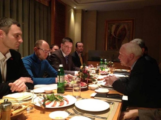 Сенатор Маккейн у Києві зустрівся з лідерами опозиції