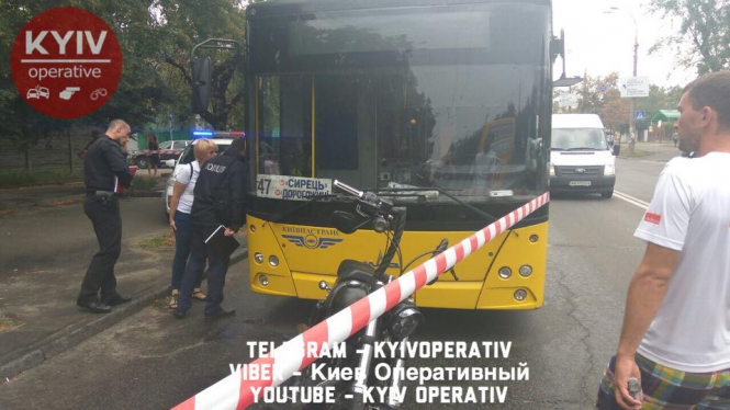У Києві мотоцикліст стріляв у водія автобуса через конфлікт на дорозі