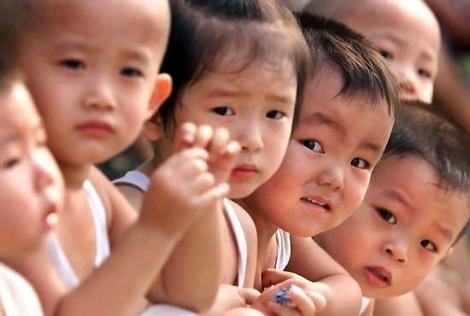Китайським сім'ям дозволили мати двох дітей