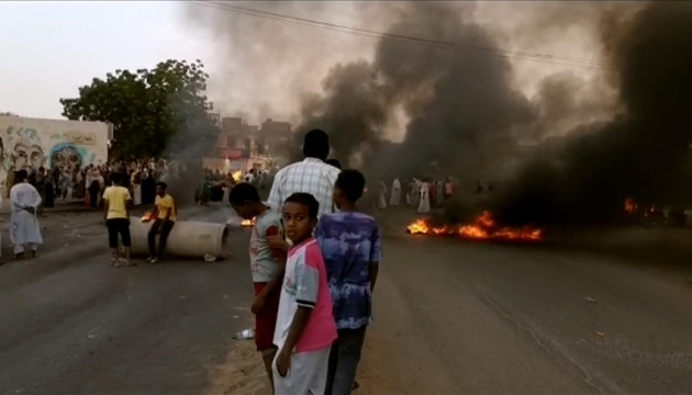 В Судане объявили чрезвычайное положение после переворота