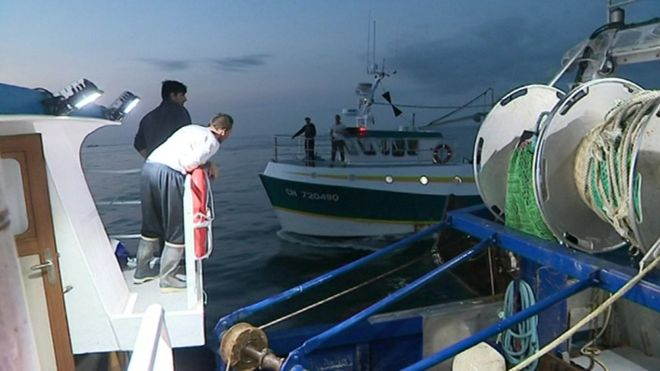 На Ла-Манше произошли столкновения между рыбаками из Франции и Британии из-за вылов гребешков