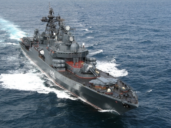 Російський військовий корабель та субмарина вторглися в економічну зону Латвії