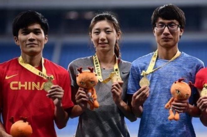Двух китайских легкоатлеток заподозрили в том, что они - мужчины (ВИДЕО)