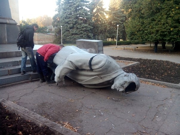 Ще понад дві тисячі пам’ятників Леніну в Україні чекає на знесення