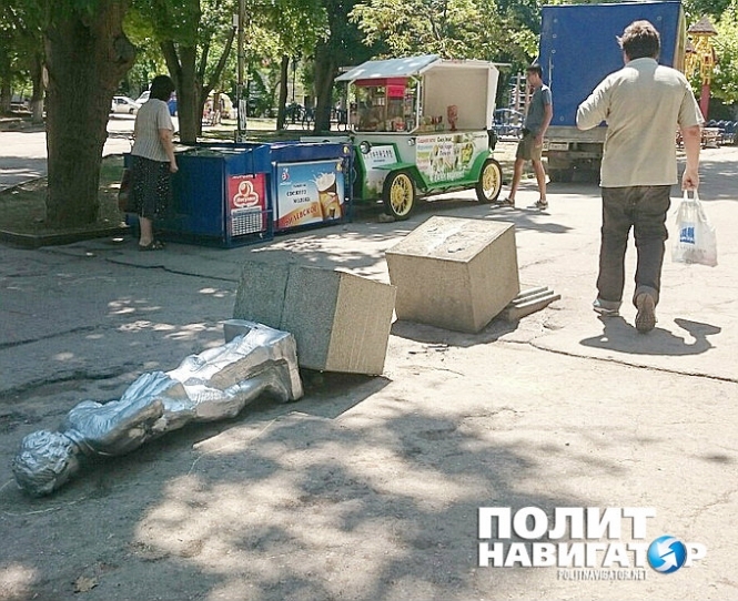 В оккупированном Севастополе повалили памятник маленькому Ленину
