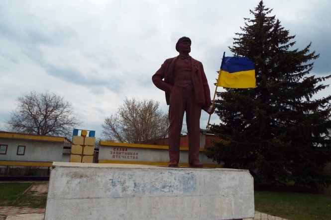 На оккупированной части Луганщины планируют демонтировать всю украинскую символику