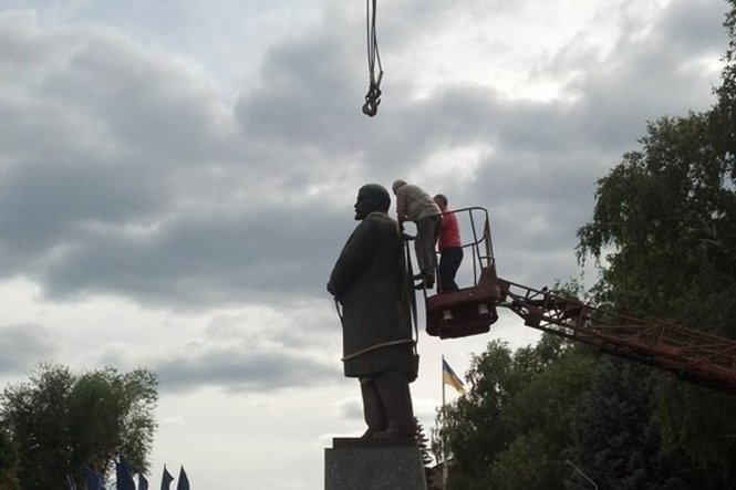 На Харківщині знесено черговий пам'ятник Леніну