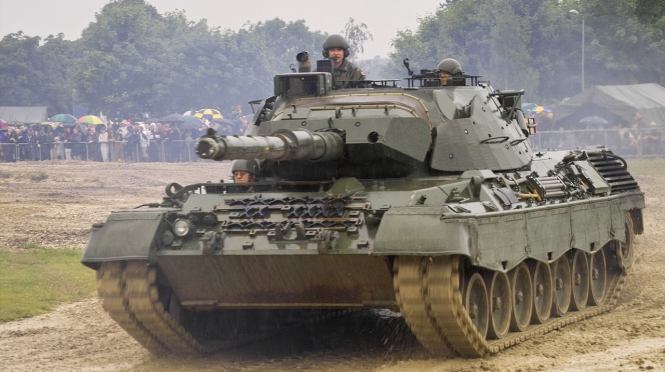 Українські військові почнуть навчання на танках Leopard у Польщі