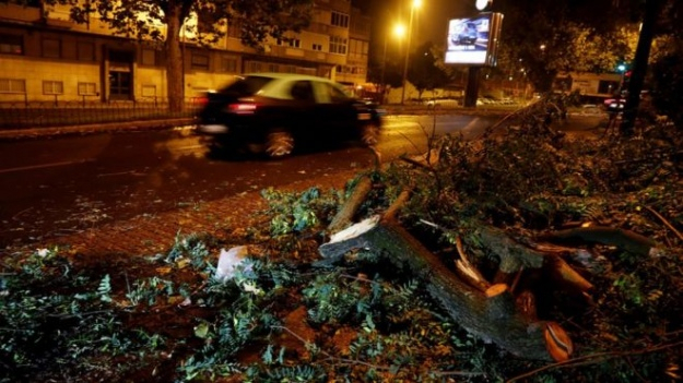 Українців у Португалії попередили про руйнівний ураган 