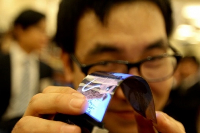 У мережі з'явилися перші зображення смартфону із гнучким екраном від LG