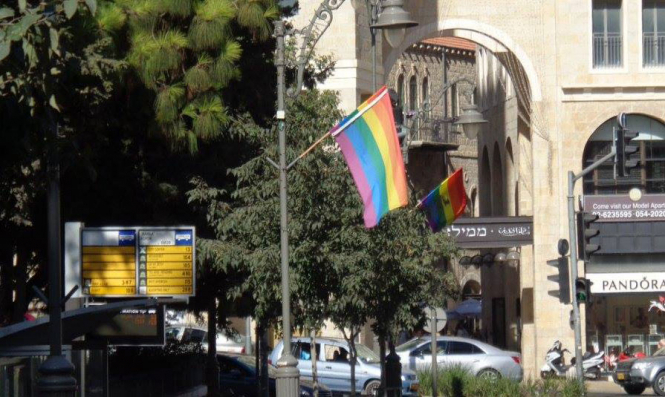 В Иерусалиме раввины требовали убрать ЛГБТ-флаги подальше от синагоги