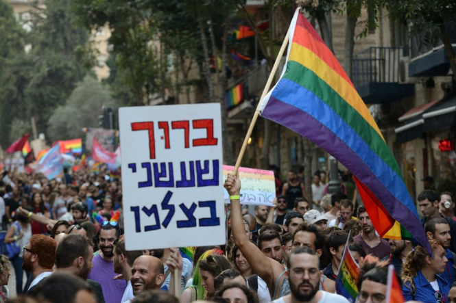 В Иерусалиме на прайд за равные родительские права для ЛГБТ вышли более 15 000