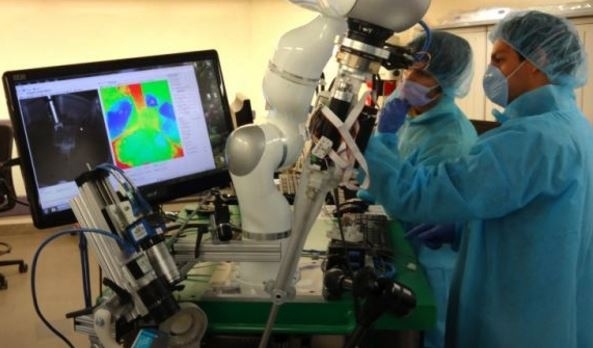 Вперше в історії робот-хірург провів операцію