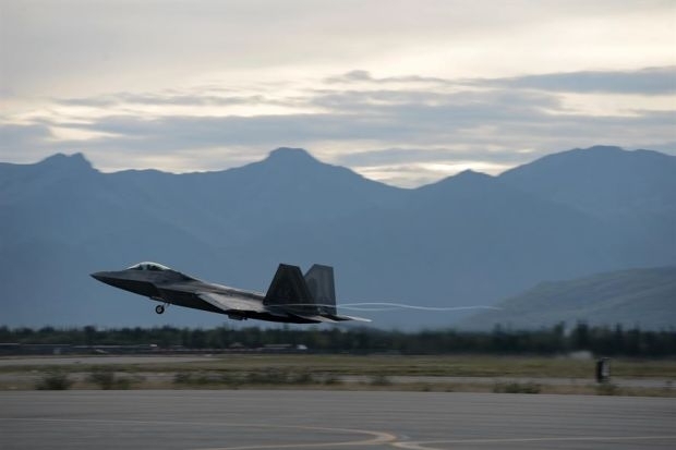 США розмістять у Європі винищувачі F-22