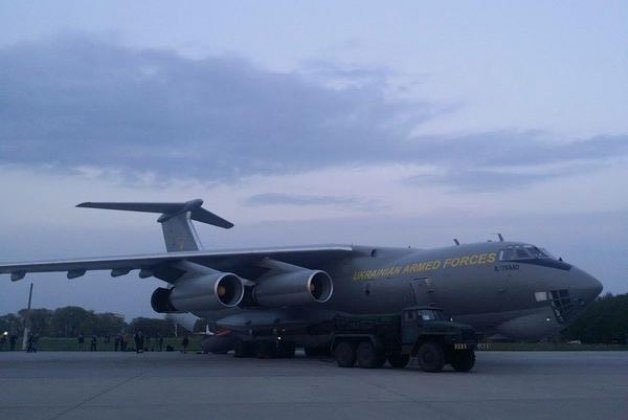 Самолет с 76 украинцами вылетел из Дели в Баку