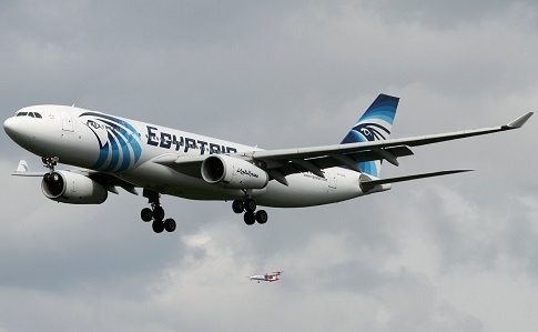 Перед катастрофою літак EgyptAir розвернувся на 360 градусів
