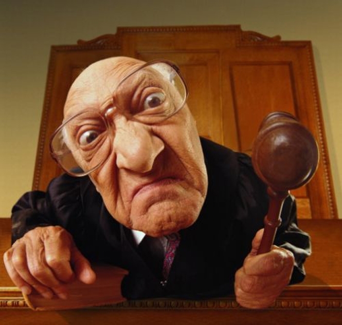 Екс-голова СБУ: судді прямо у своїх кабінетах ґвалтують клопотальників
