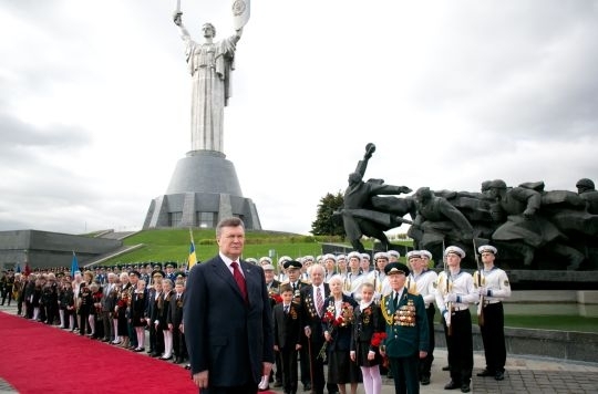 Янукович подарував ветеранам обіцянку про збільшення пенсій