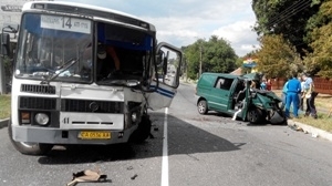В Умани автобус попал в ДТП: есть погибший