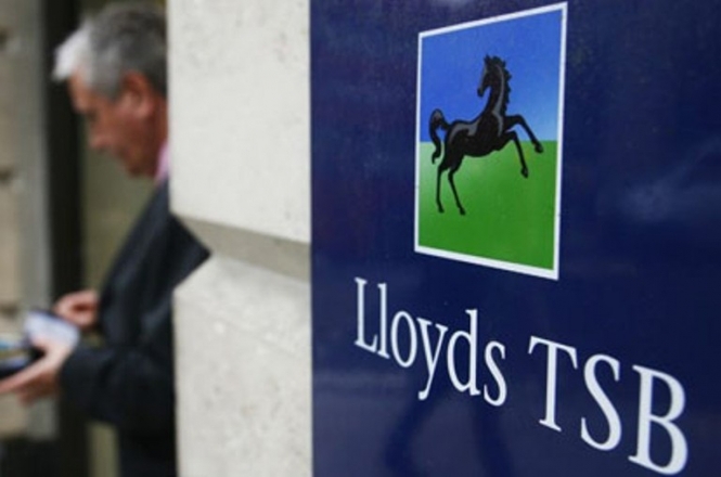 Британський банк Lloyds у 2012 році скоротив збитки