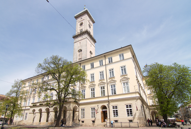 Во Львове предприниматель незаконно переоформил имущество городского совета
