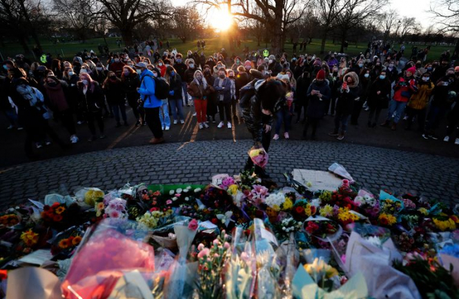 У Лондоні вшанували пам’ять 33-річної Сари Еверард, яку вбив поліцейський